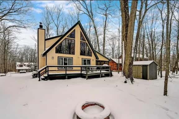 Pine Lodge-The Hideout - Image 1